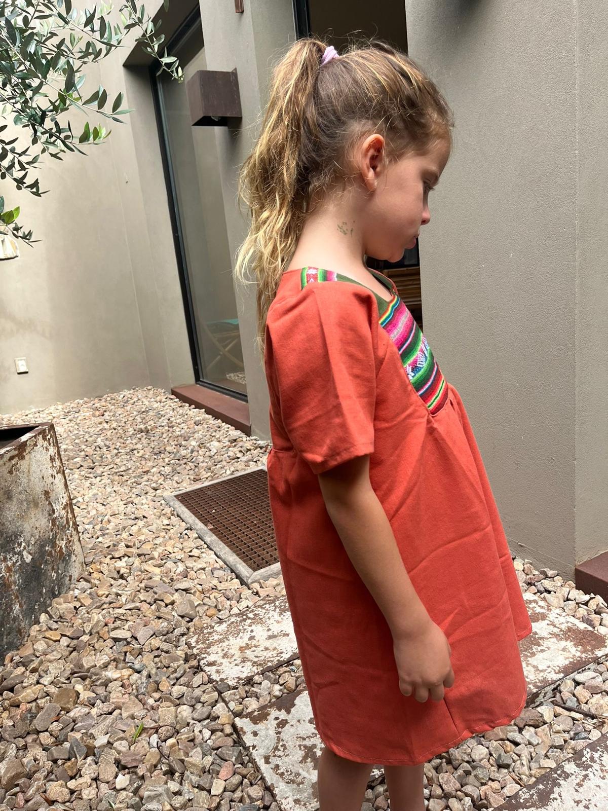 Vestido lino color ladrillo.